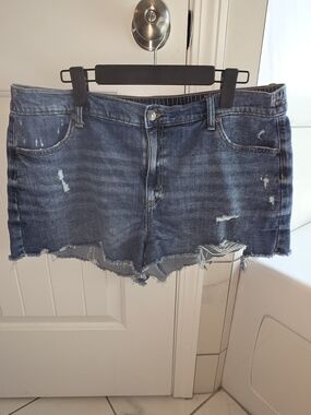 aerie medium blue denim shorts with gold contrast stitching